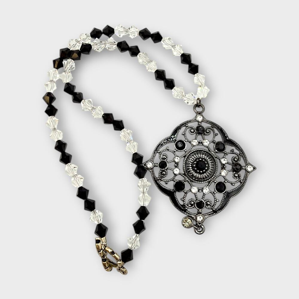 Black Gothic Rhinestone Filigree Pendant Necklace – Dark Romance